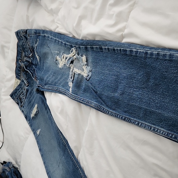 BOYS Abercrombie Distressed Jeans - Picture 2 of 7